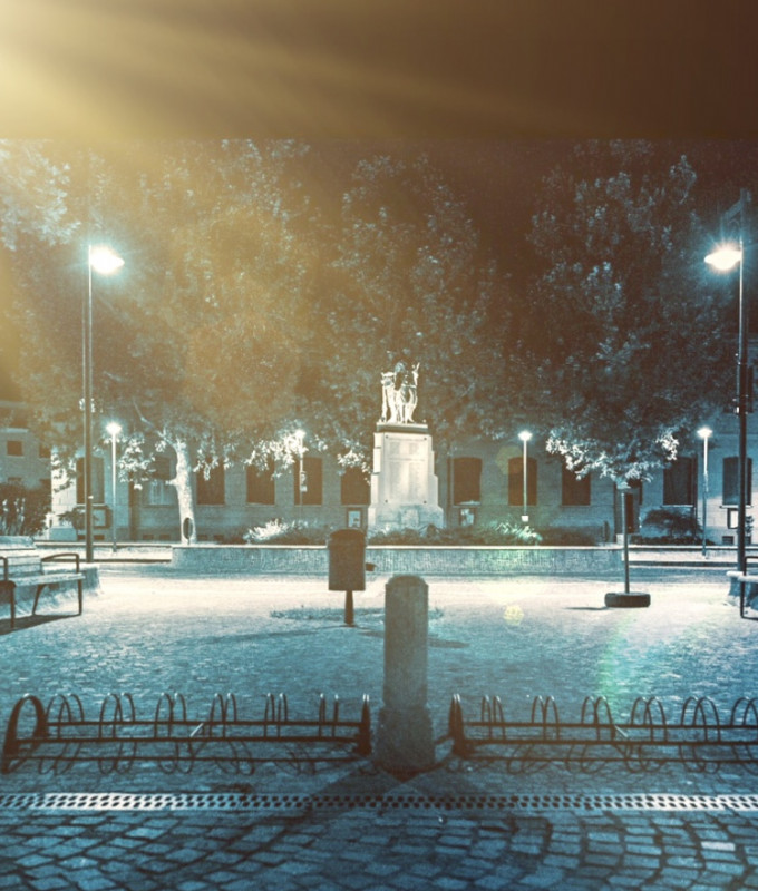 monumento giallo azzurro