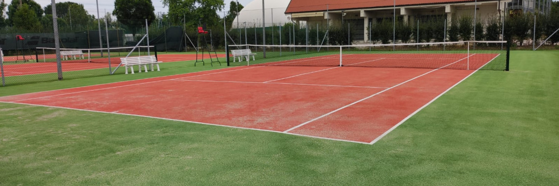 campo da tennis nuovo